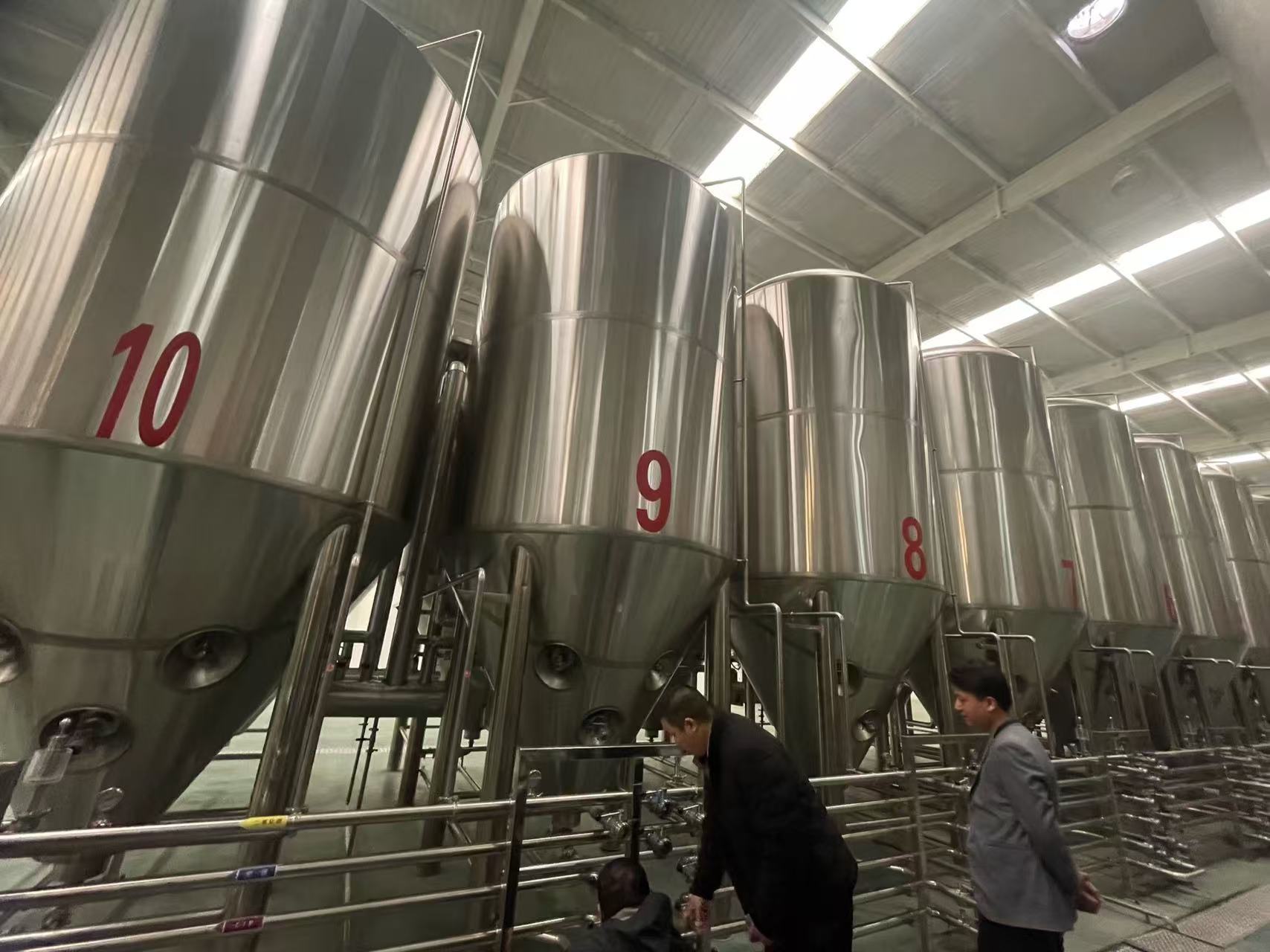 青云谱精酿啤酒设备厂—平面布置、设备设计、制造、调试、培训等一条龙服务